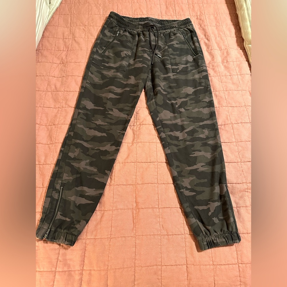 Athleta Farallon Pant, Size 8.